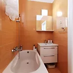 Guest house And With Parking Space - 6767 Makarska