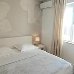 Guest house And With Parking Space - 6767