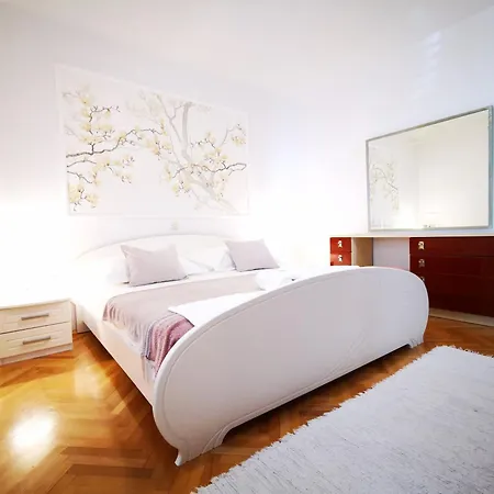 Гостевой дом And With Parking Space - 6767 3*