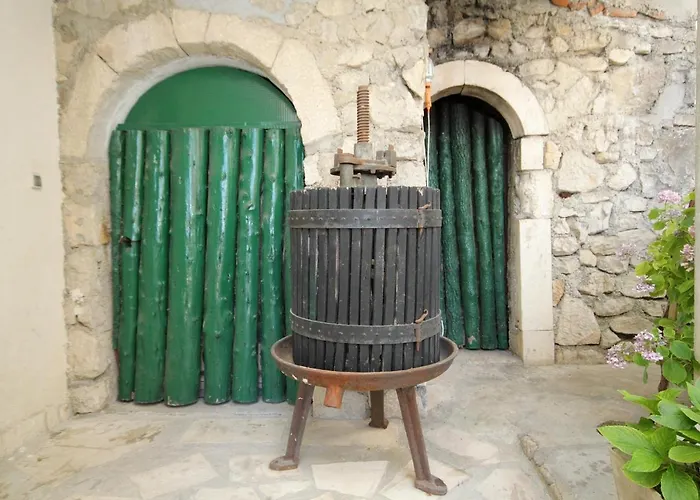 And With Parking Space - 6767 Гостевой дом 3*