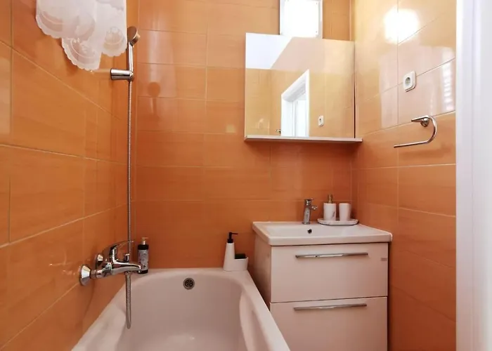 Гостевой дом And With Parking Space - 6767 Макарска