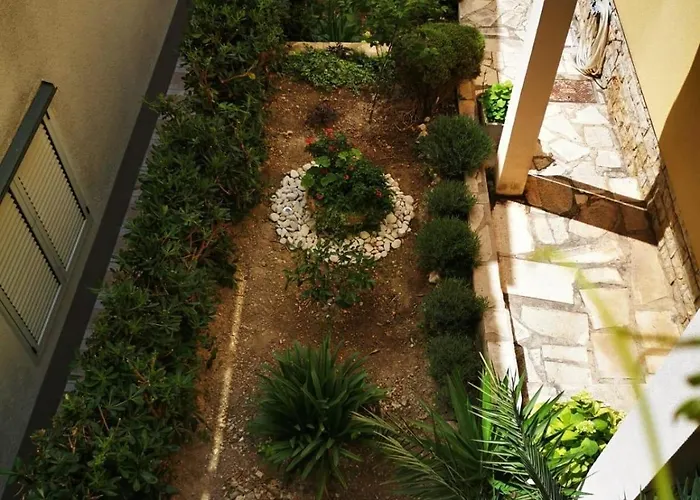 And With Parking Space - 6767 招待所 3*