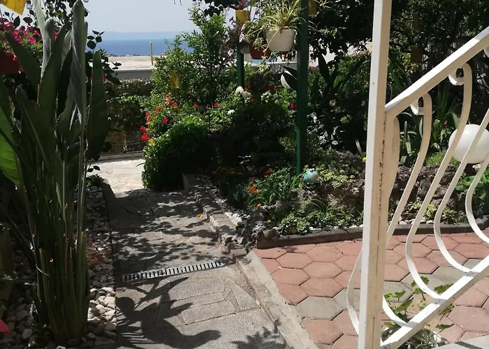 And With Parking Space - 6767 Гостевой дом