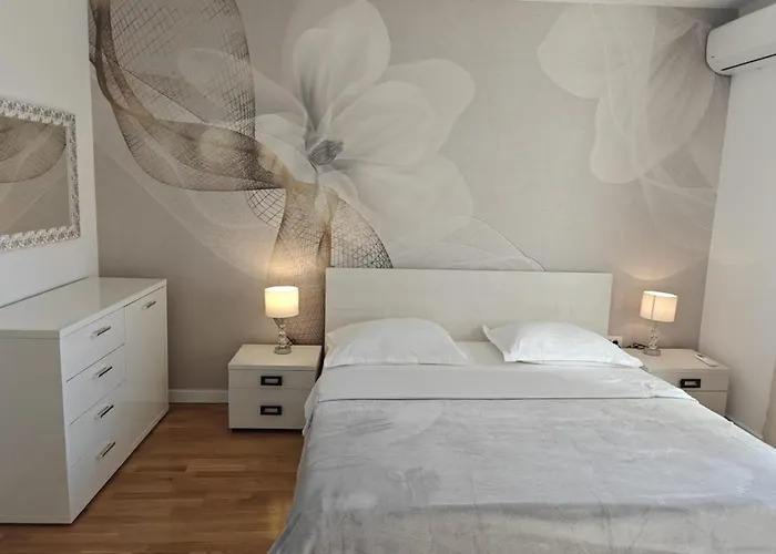 And With Parking Space - 6767 Гостевой дом 3*