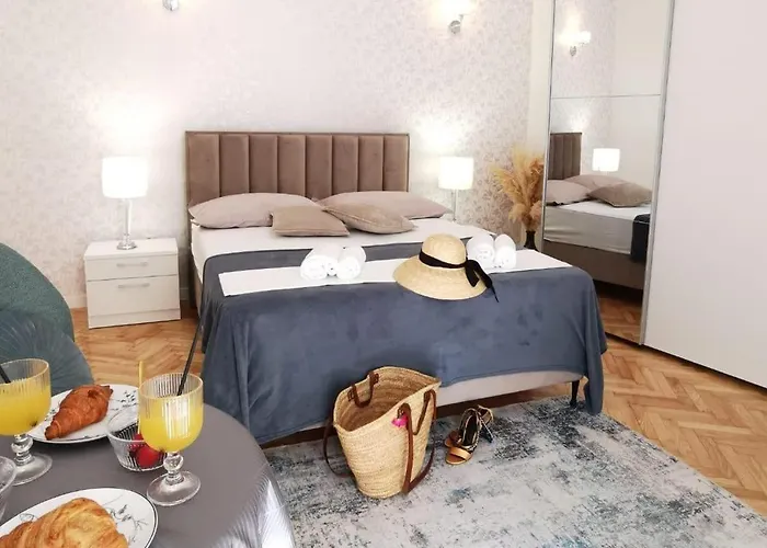 And With Parking Space - 6767 3* Makarska